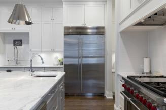 A Oklahoma City-area kitchen with KitchenAid appliances